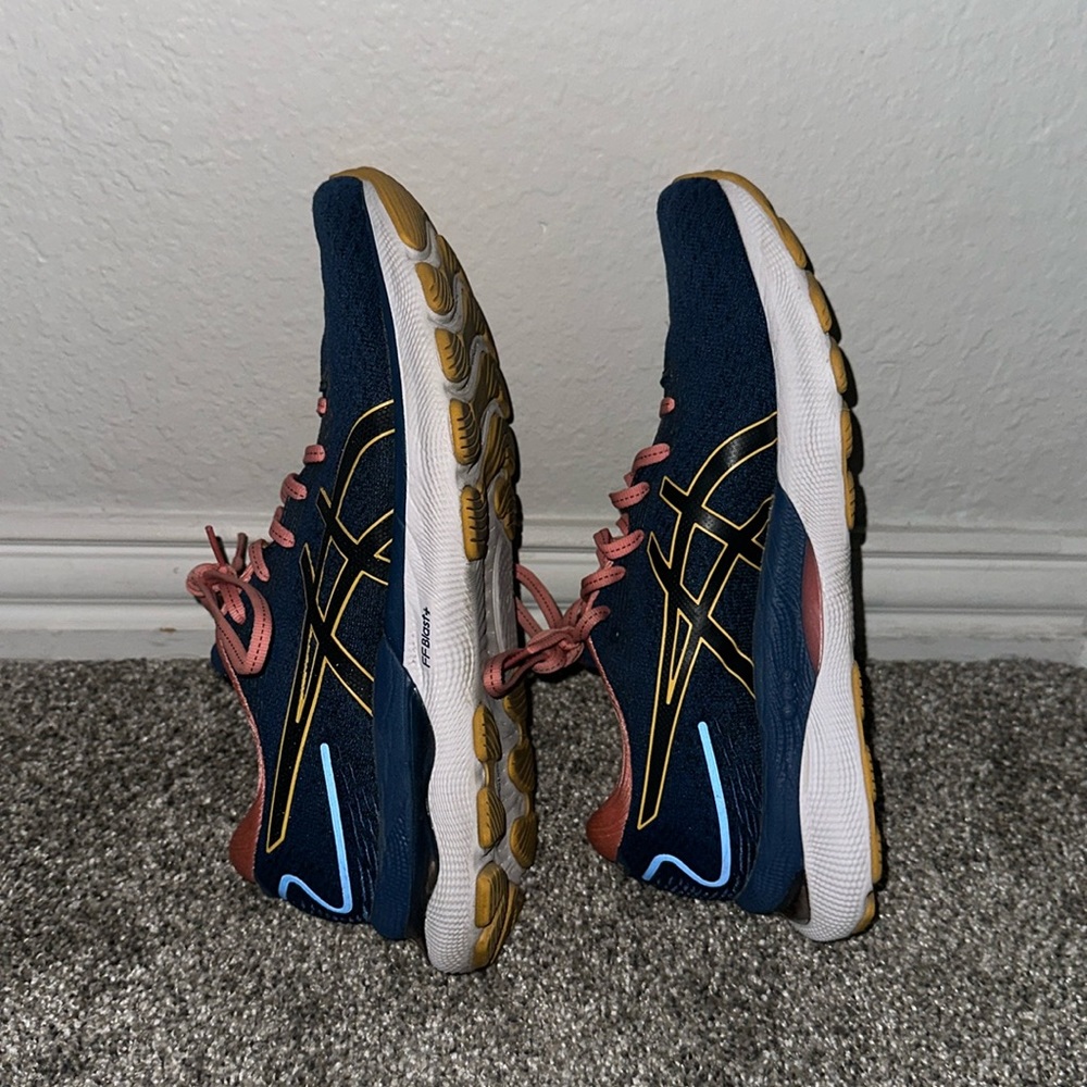10b Asics Gel Nimbus 24 - image 1